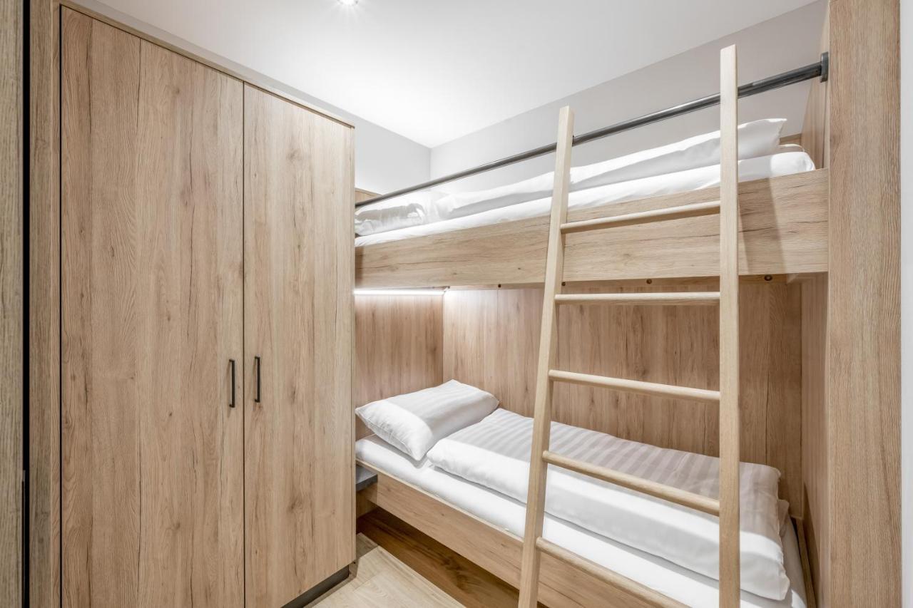 Falkners Five Apartment *